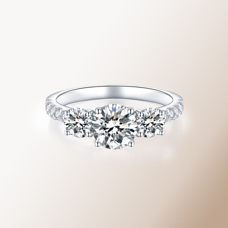 18K Gold Moissanite Women’s Closed Ring